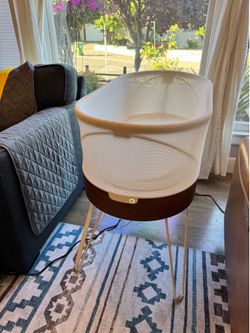 Happiest Baby Snoo - Like New (2024) with sacks and sheets
