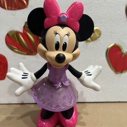 DISNEY MINNIE MOUSE 10 INCH LIGHT UP FIGURE! SHE KIGHTS UP IN COLOR-LIKE NEW