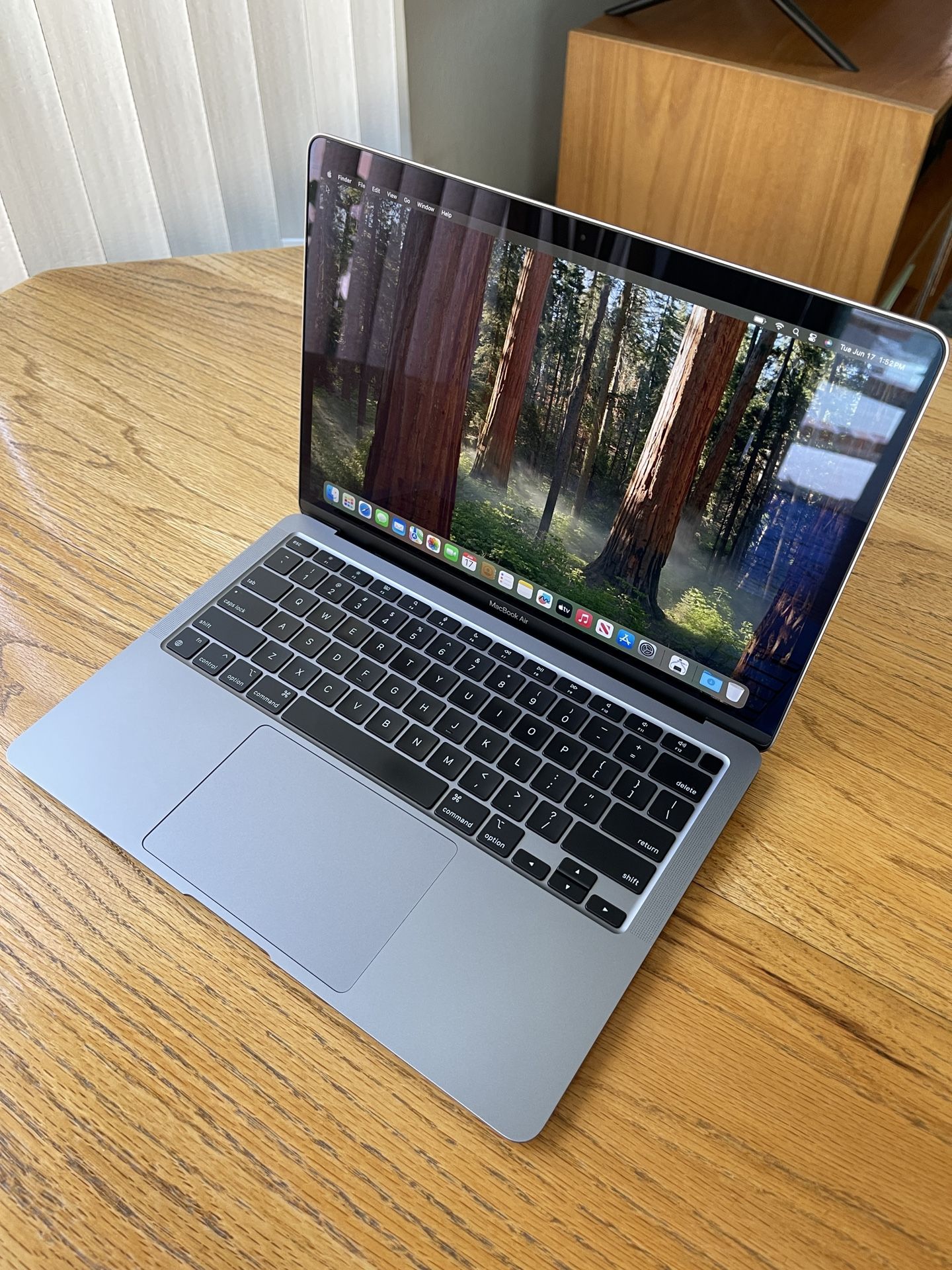 Apple MacBook Air M1, 8GB/256GB, 8CPU/7GPU Cores, Space grey, 13.3 inch Retina, 2020 *EXCELLENT CONDITION*