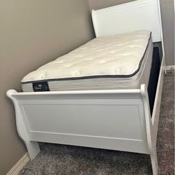 Sleigh Bed