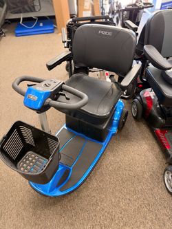 Pride Mobility Revo 2.0 3 Wheel Mobility Scooter