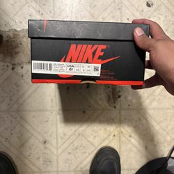 Jordan 1 light smoke/ red 