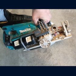 Makita 36V (18V X2) LXT Brushless Rear Handle 7-1/4 in Circular Saw (Model XSR01Z). 