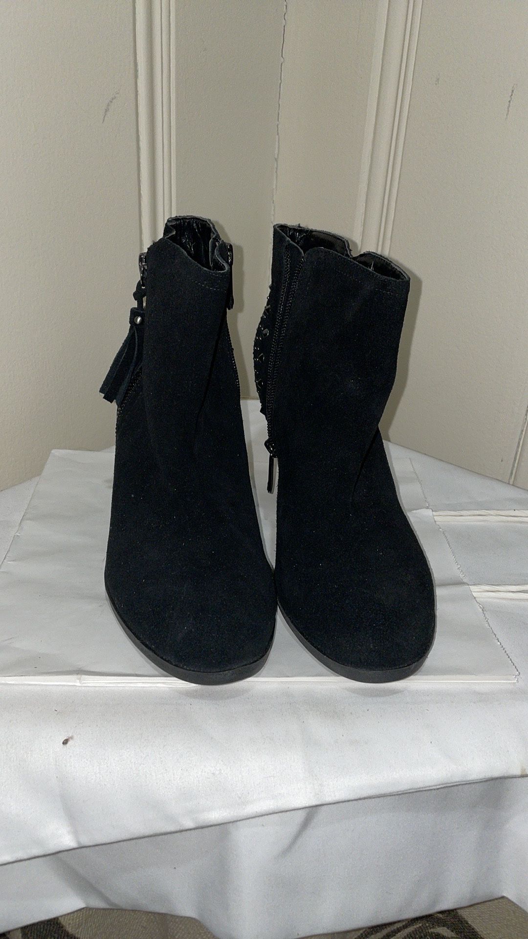 Guess Black Ankle Booties New Never Worn Size 7.