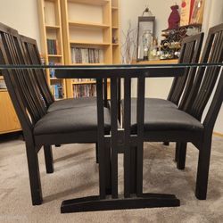 Dinningroom Table And Four Chairs