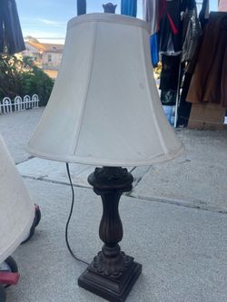 Traditional Table Lamp with Bronze Base