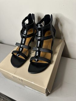 Donald Pliner Women's Black Crinkle Patent Heeled Size 8.5