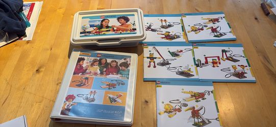 Lego WeDo Education manuals With Education Binder And Software