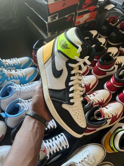 Jordan 1 volt gold