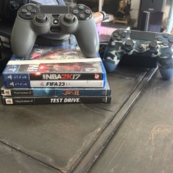 PLAYSTATION 2&4 GAMES & 2 Controller BUNDLE