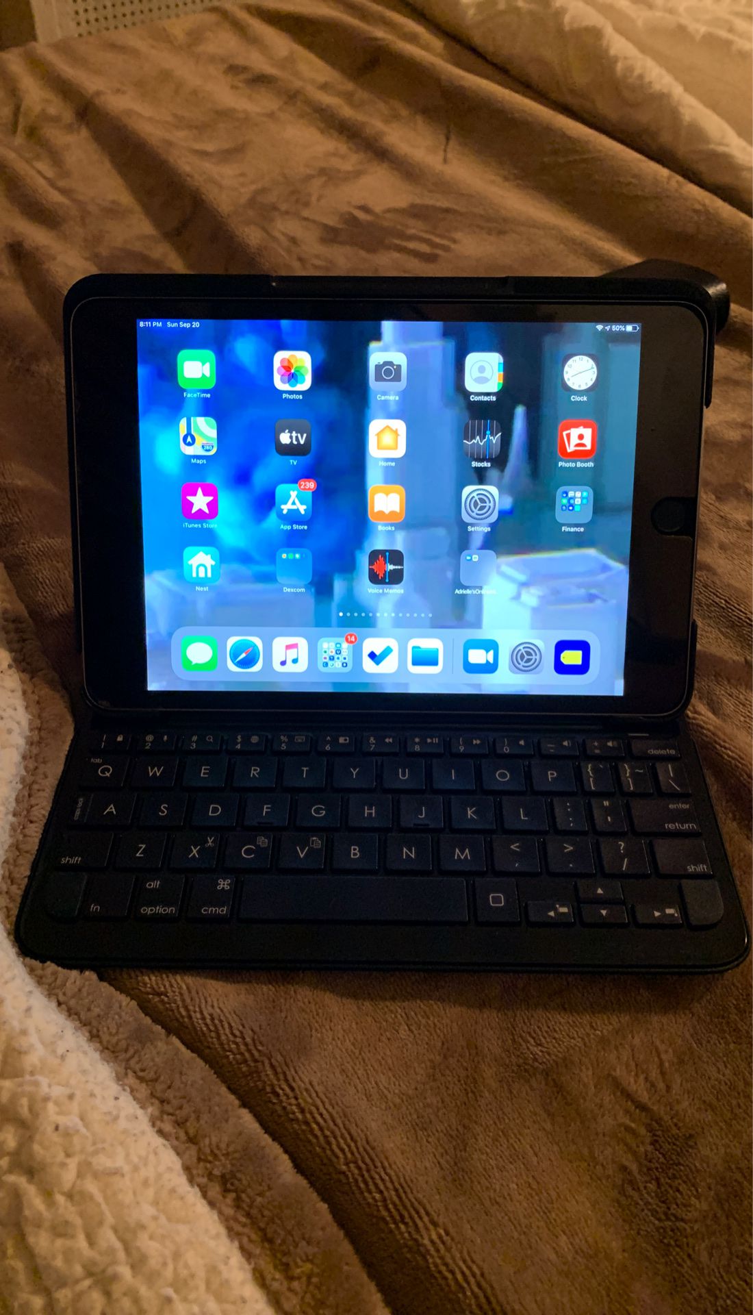iPad mini 4 64gb w/ keyboard