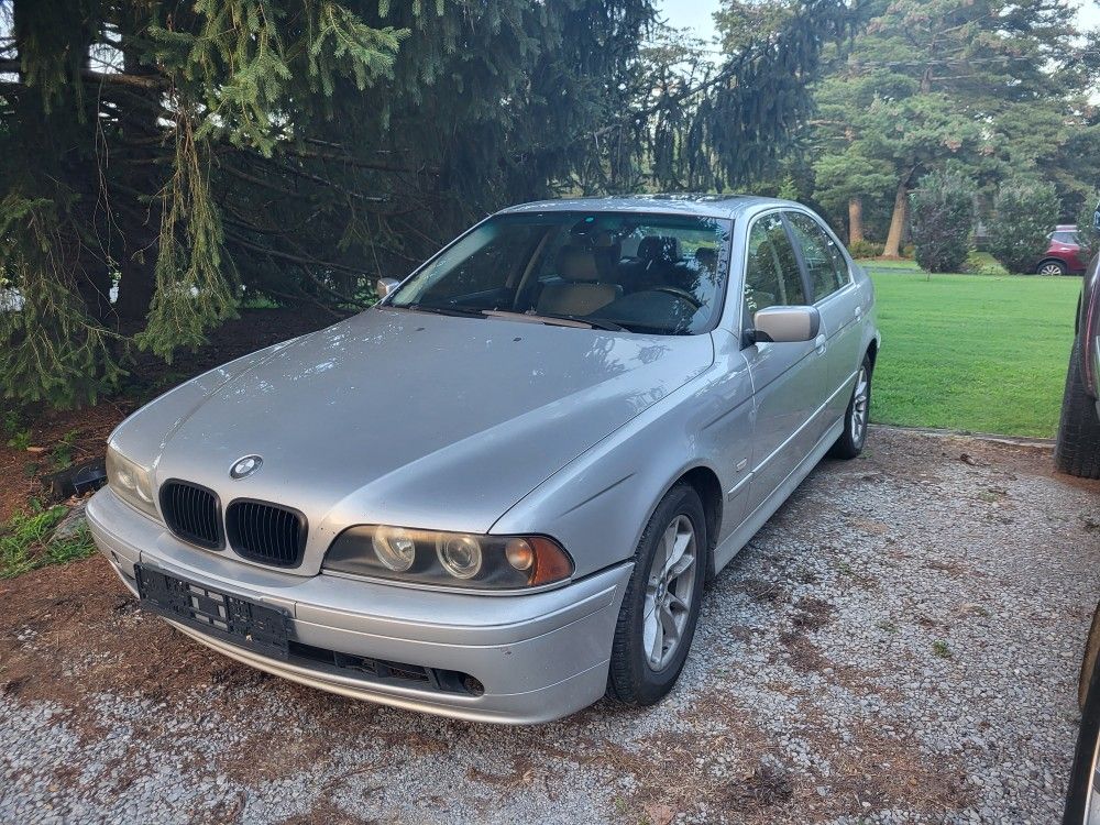 2003 BMW 525i