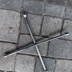 Llave De Cruz / Cross Wrench