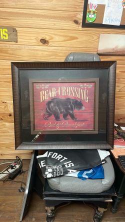 Large cabin / bear picture