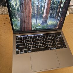 Apple Macbook Pro i7 13" Screen 16gb Ram 500gb 2019