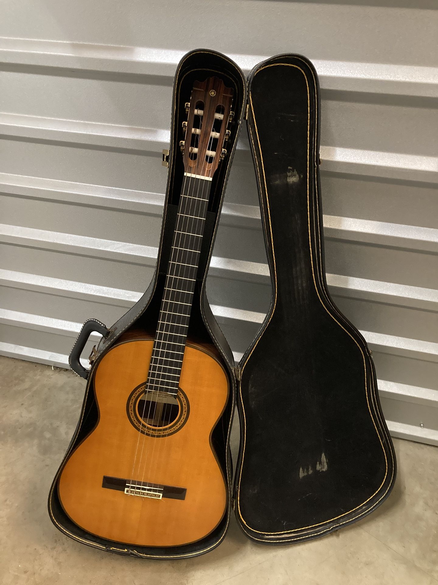 Yamaha G-245Sii Classical Guitar with Case