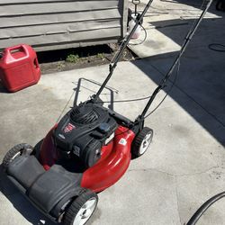 YardMachine Self Propelled Mower READ DESCRIPTION 