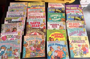 📚 Huge collection of approximately 50 vintage Berenstain Bears books