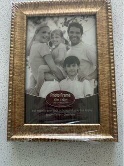 Gold Plastic Frame 4 x 6 $1