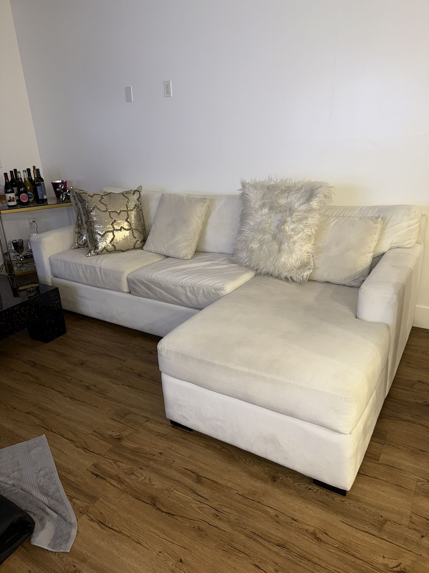 Zgallerie phoenix Sectional W chaise right Arm Couch