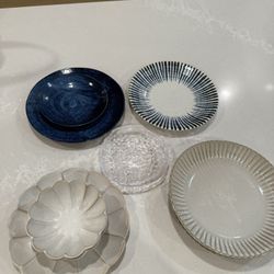 Set Of 9 Dishes. Dinner Plates 