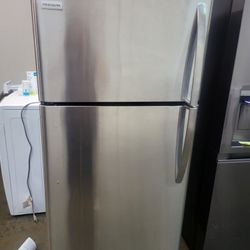 REFRIGERATOR  TOP BOTTOM  FRIGIDAIRE 
