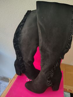 Black heel boot