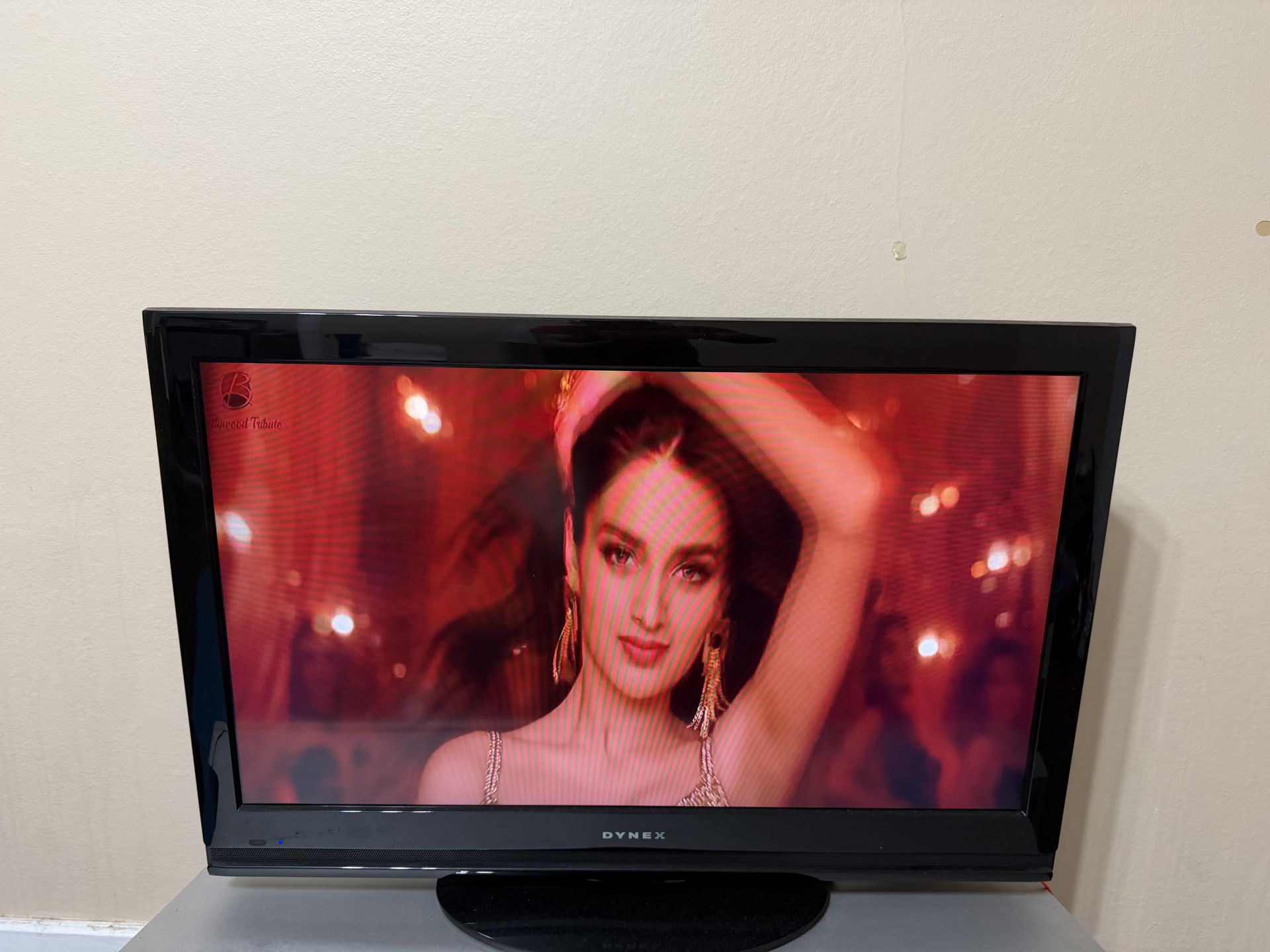 📺🔥 32” Dynex LCD TV + Stand – Works Great – $20🔥