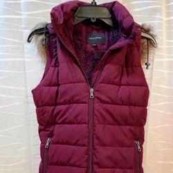 Price Just Dropped: Banana Republic Faux Fur Hooded Vest Removable Sherpa (Size: XS, Burgundy) (Pick up🛒 In Bellevue)*Check out my Other Posts 🎁