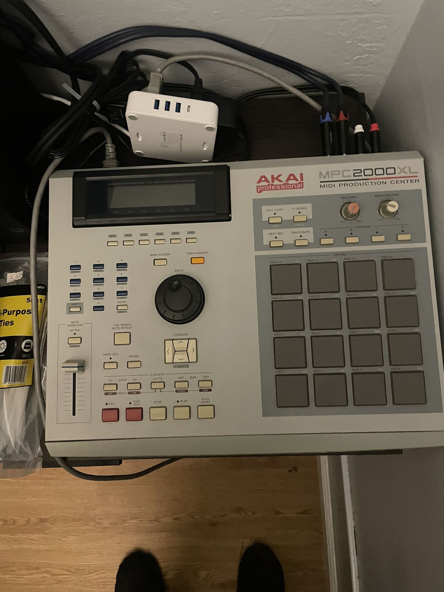 Akai MPC 2000XL for Sale in Hayward, CA OfferUp