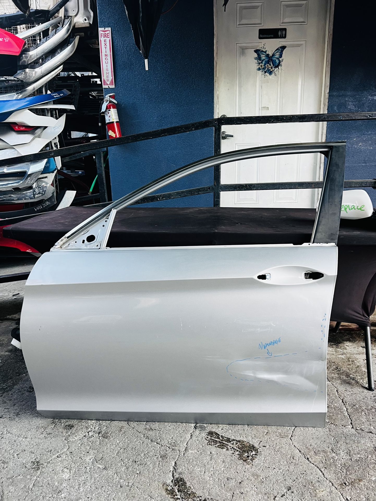 Honda Accord 2013-2017 Left Driver Side Front Door Oem