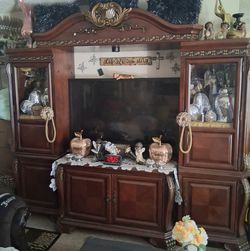 ENTERTAINMENT CENTER PAID $2500 ASKING FOR $500.00