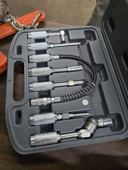 Multi-piece grease gun adapter and lubrication fitting kit