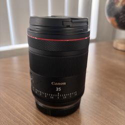 Canon RF 35mm 1.4 VCM lens