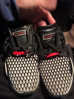 Givenchy “JAW” low top sneakers