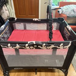 Graco Pack And play Like New !! 