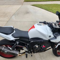 2024 Yamaha FZ1 White/Red