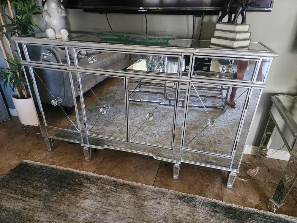 Mirror dresser