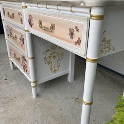 Pretty Desk 