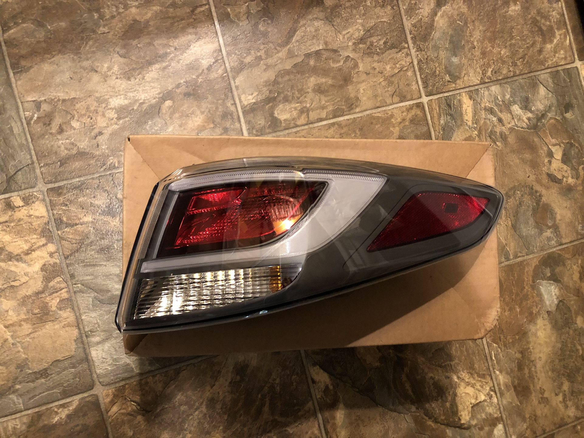 2016-2017 Hyundai Sonata RH Passenger Side Tail Lamp Assembly - Hyundai (92402-E6120) Genuine Part