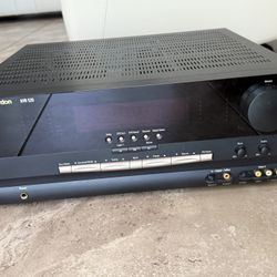 Harman Kardon AVR 520 A/V receiver with Dolby Digital, DTS-ES, and Dolby Pro Logic II stereo music