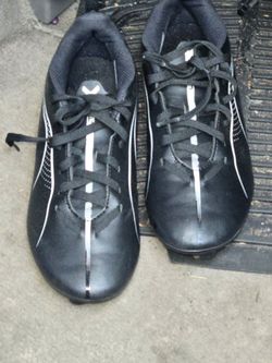 Kid's soccer shoes