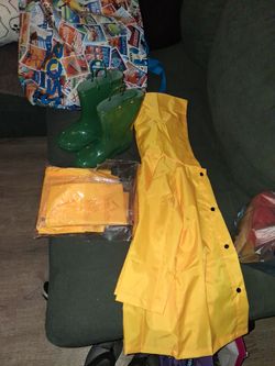 Halloween georgie green boots and yellow rain coats