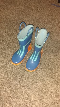 Kids rain boots size 10