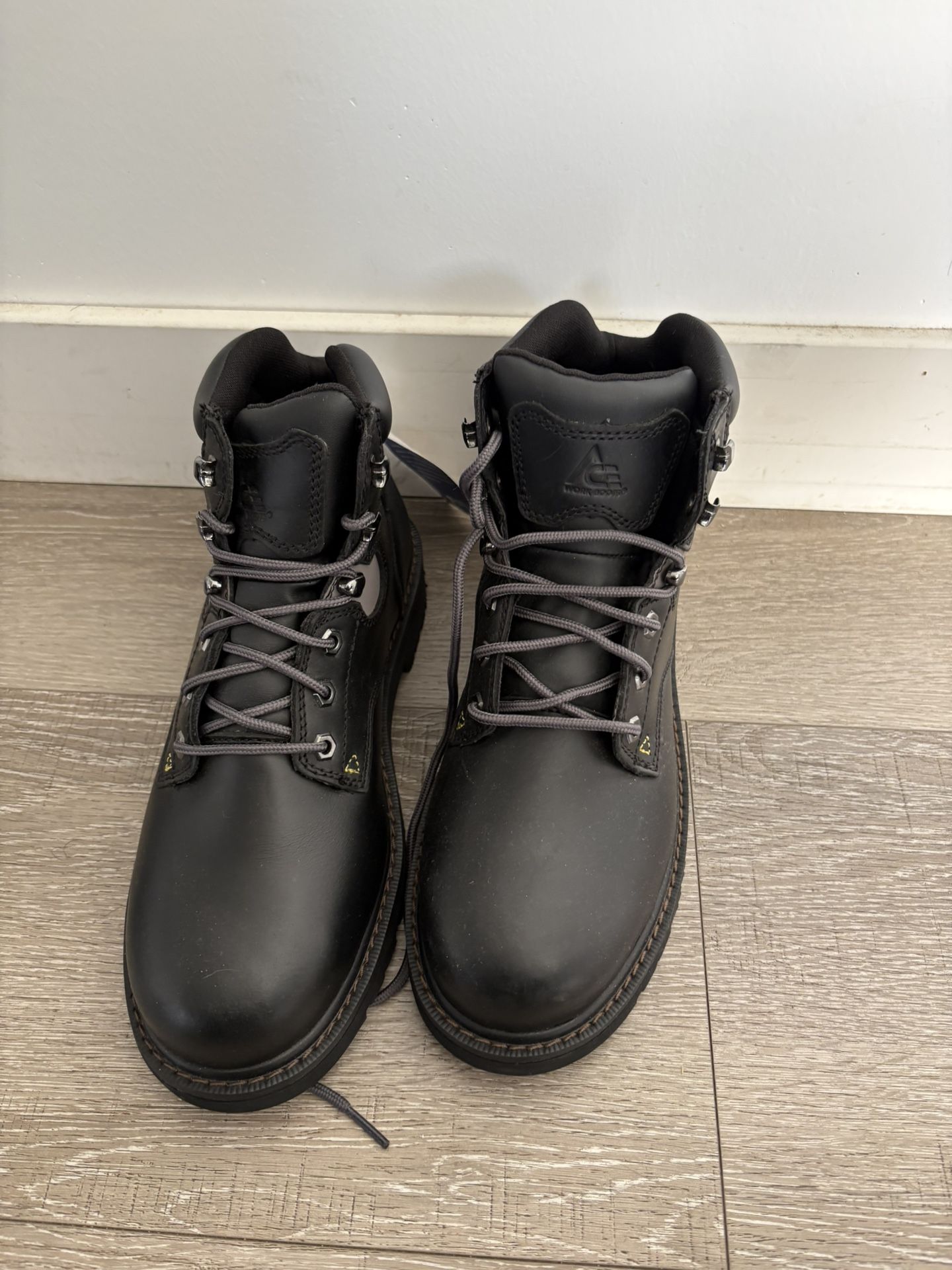 Black Work Boots Read Description