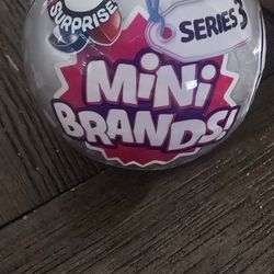 4 Mini Brands 