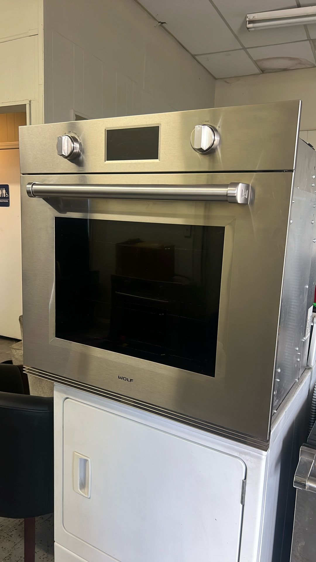 WOLF 30”WIDE SINGLE ELECTRIC WALL OVEN BUILT IN