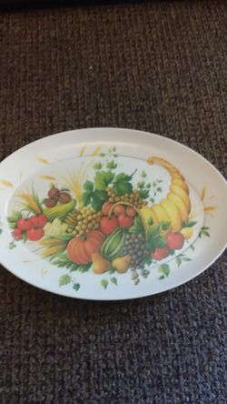 XL holiday plate 21 inches long and 15 inches wide very nice only 10$