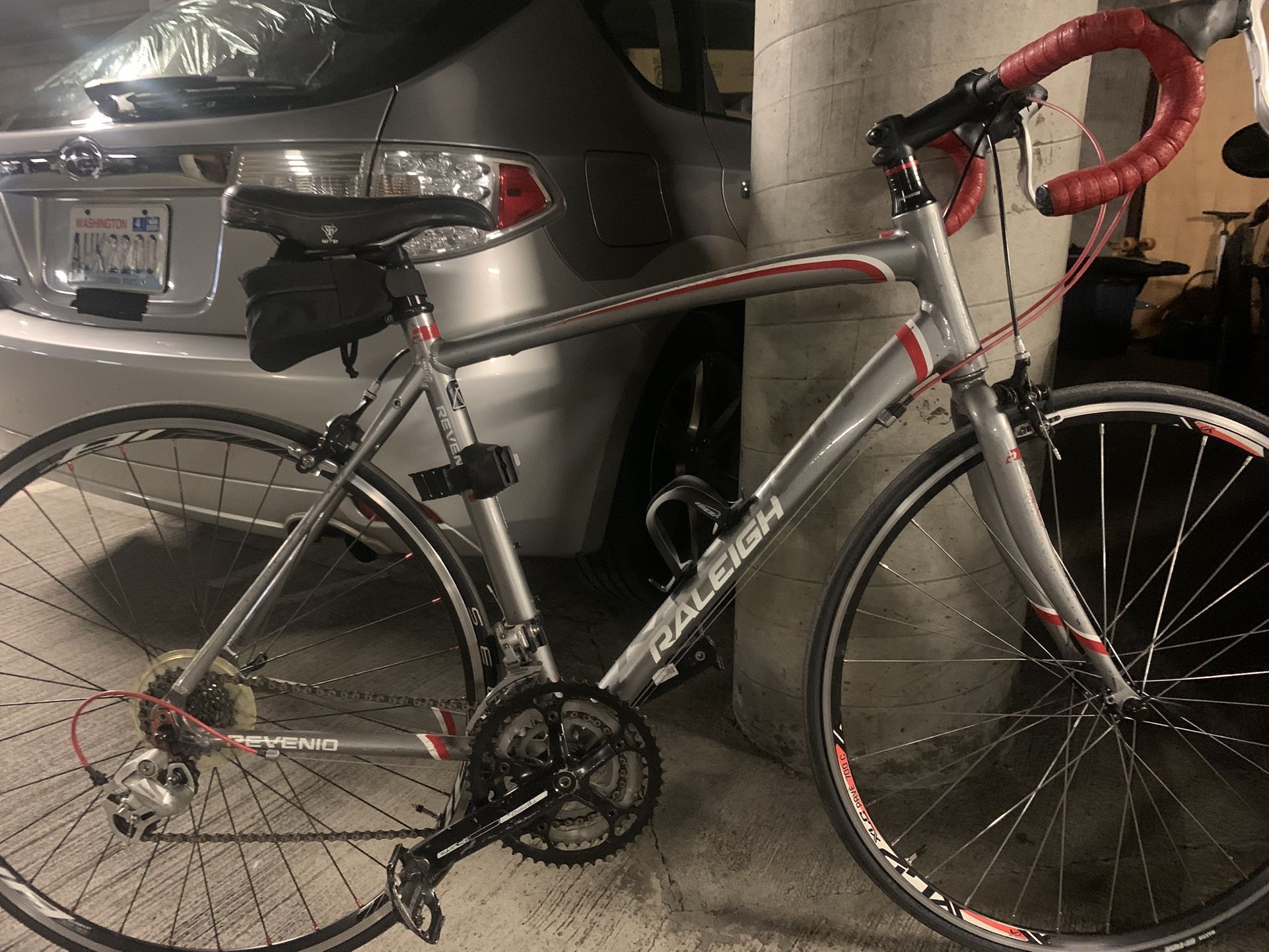 Raleigh Revenio 54 Road Bicycle