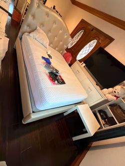 Full size gold diamond bead bed